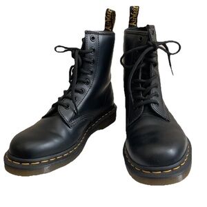NEW Dr Martens 11822 Leather Combat Boot 1460 8 Eye Black US Women 7 / EU 38